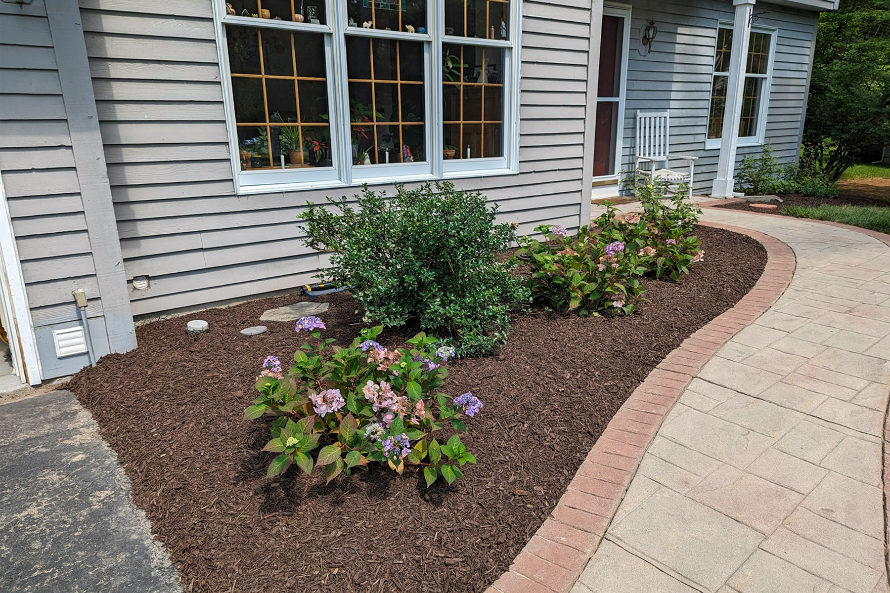 Thumbnail of newly mulched bed near driveway