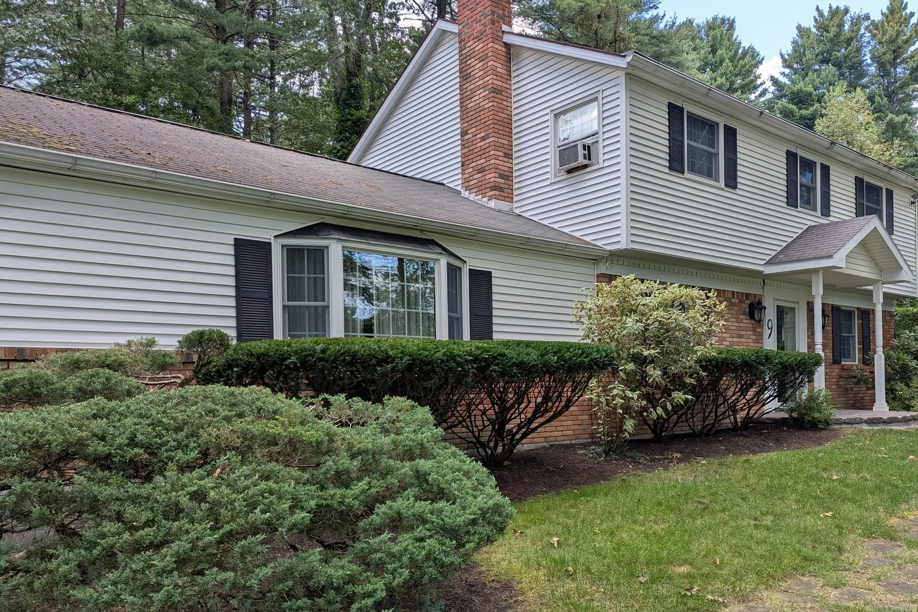 Thumbmnail image of a freshly mowed lawn with work truck and trailer holding a lawn mower